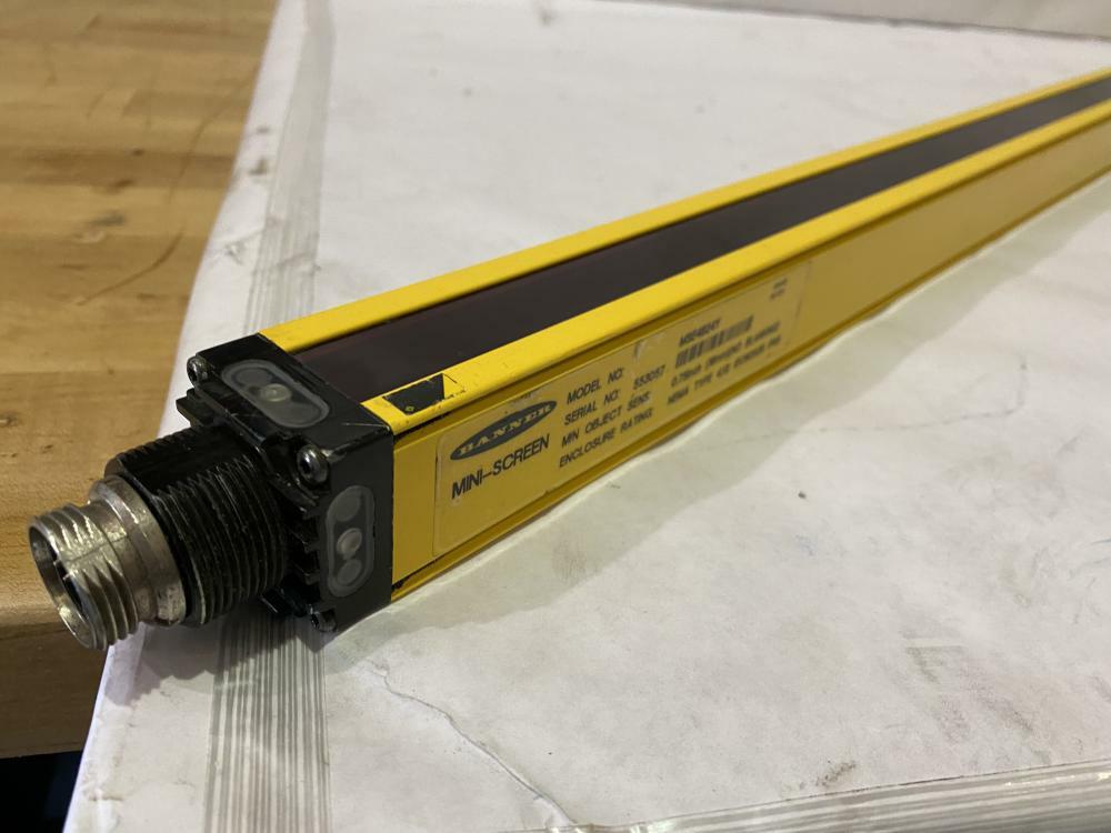 BANNER MINI SCREEN  #  MSE4824Y  Light Curtain