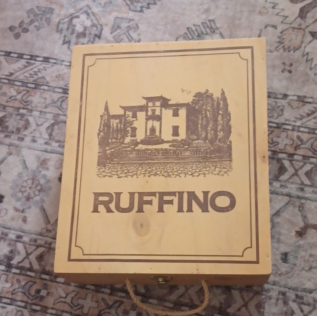 Ruffino Wooden Wine Box with Handle and Latch, Light Brown Graphic Pattern