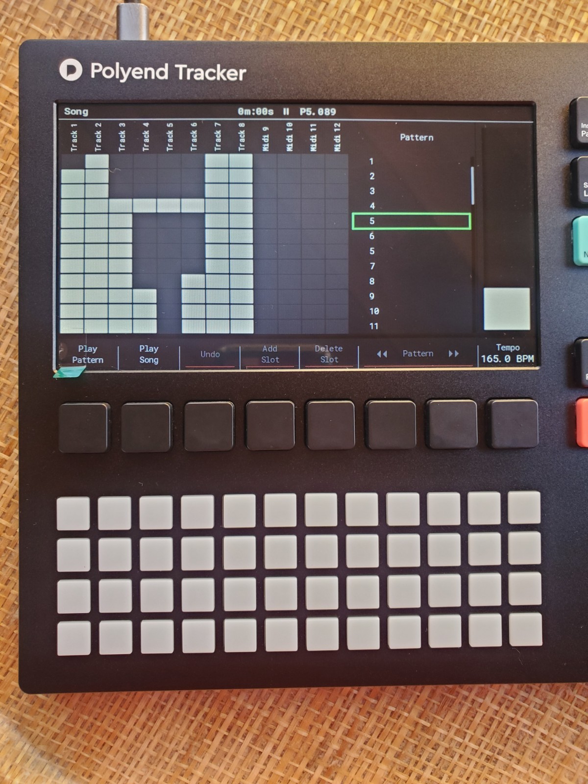 Polyend Tracker *MINT* Sequencer sampler MIDI workstation wavetable synthesis