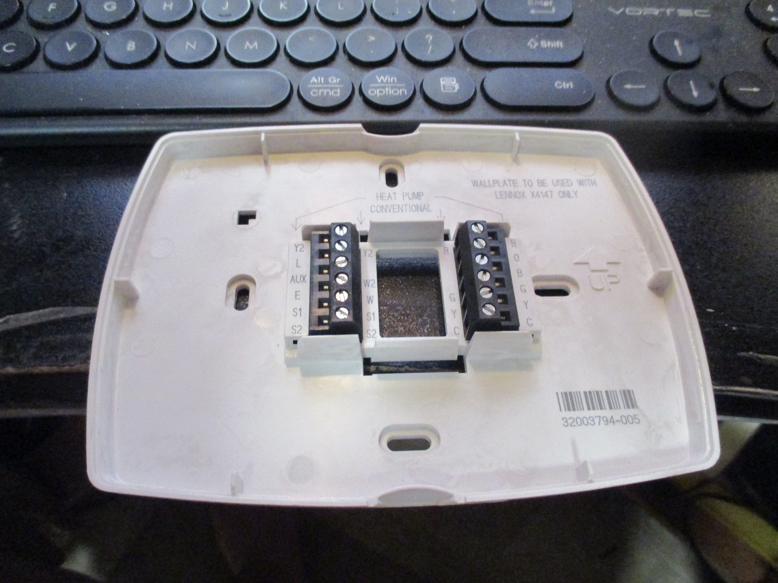 Lennox TH8320U1024 (P)X4147 Programmable Thermostat, Removed From Service