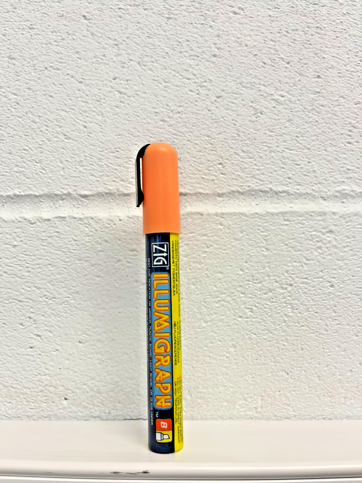 Kuretake ZIG Illumigraph PMA-510 Wet-Erase Chalk Pen Broad Tip – Orange