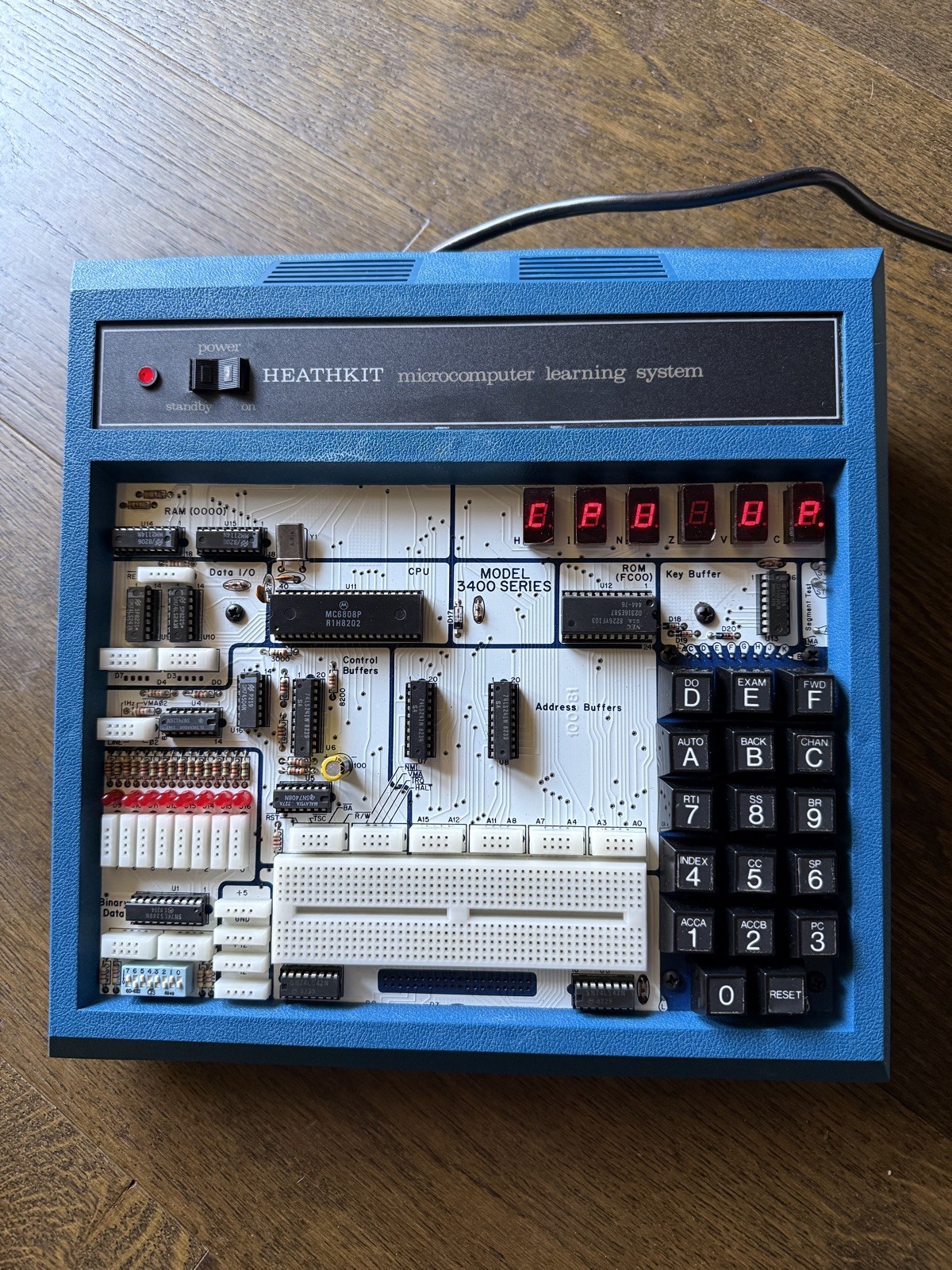 Heathkit Model ET-3400A Micro Computer Learning System. nice, powers on!