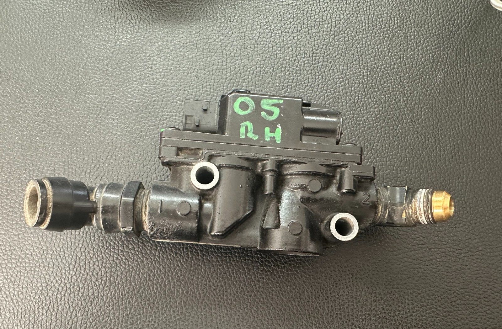 ✅OEM WABCO ABS Trailer modulator solenoid valve 472 196 025 0 037✅