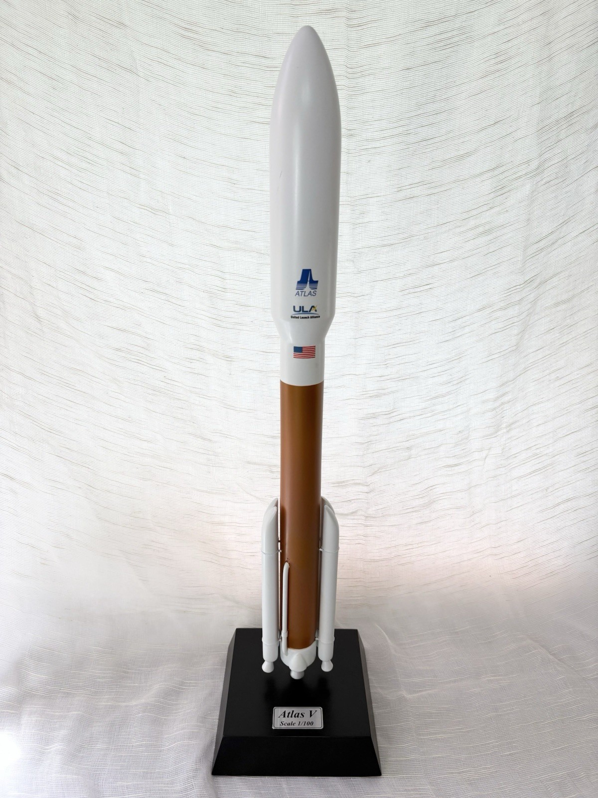 Atlas V NASA Rocket 1/100 scale by Daron Executive Series