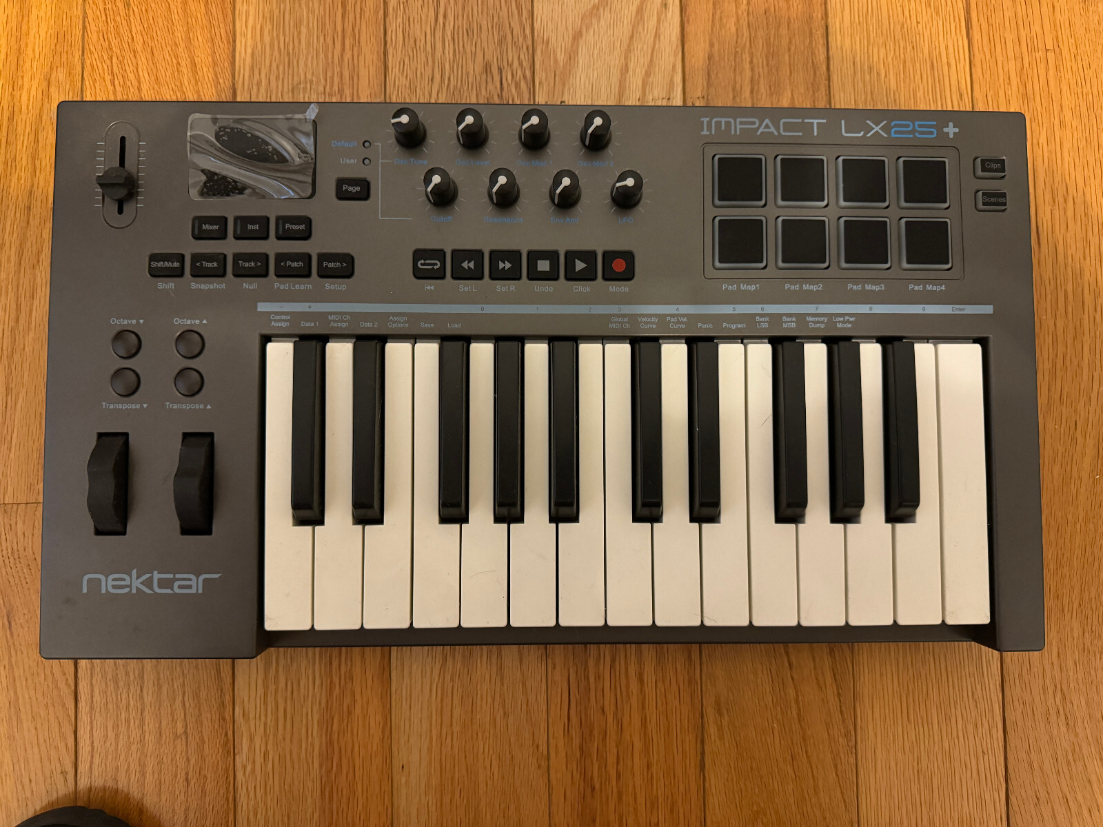 Nektar IMPACT LX25 25 Keys 8 Pads MIDI Controller G2U