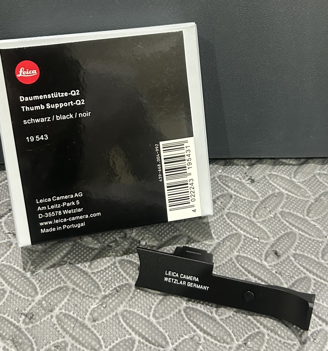 Leic Q2 Thumb Support – Black (19543) For Q2