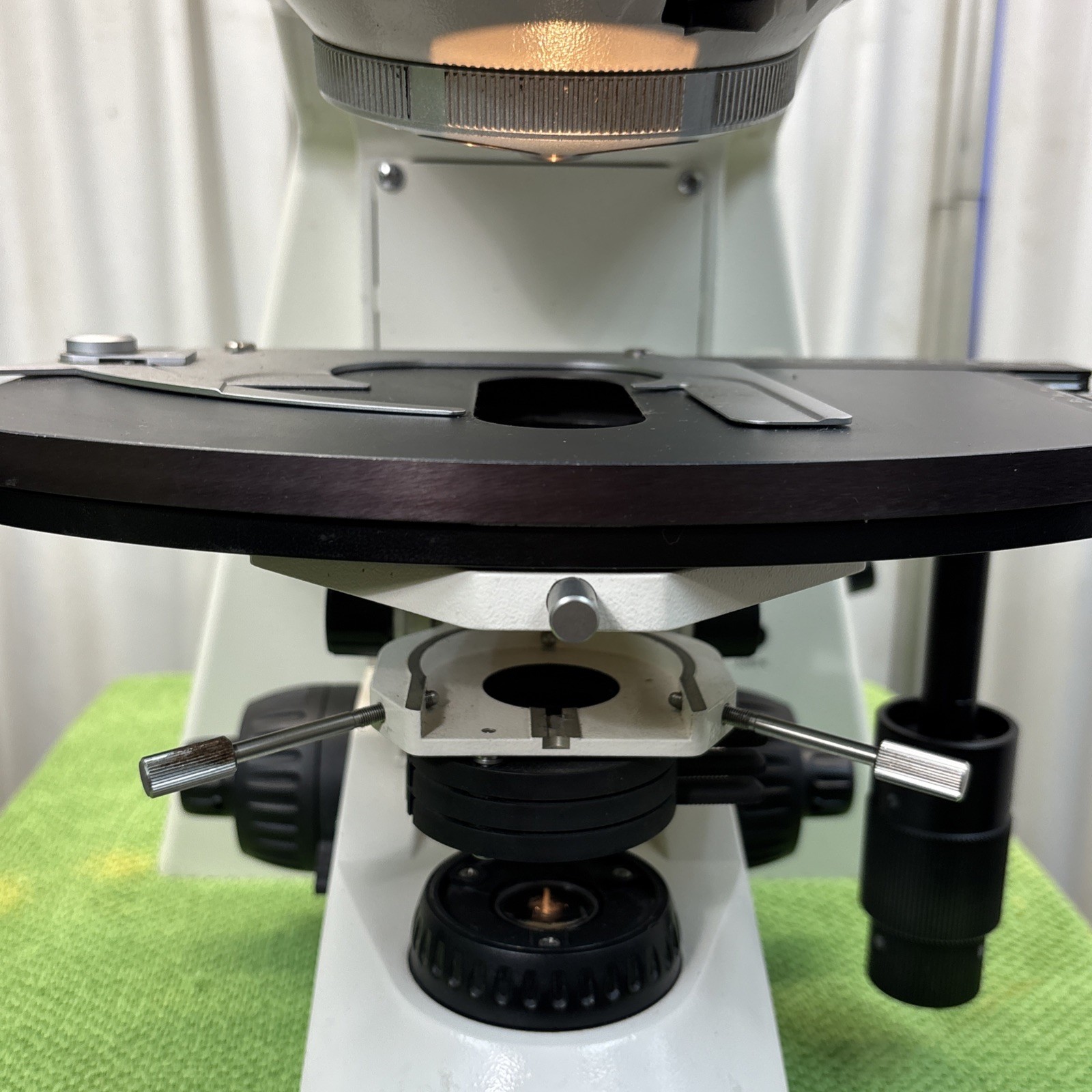 Carl Zeiss Axioskop 2 Plus Trinocular Microscope stage light source objectives