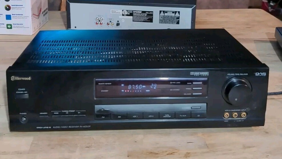 Sherwood RV 4050R 5 Channel 170 Watt Receiver/Powers Up/ No remote