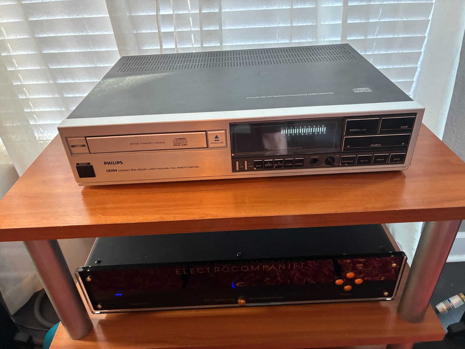Vintage Philips CD-304 CD Player with coveted TDA1540 DAC chips! See Video!!