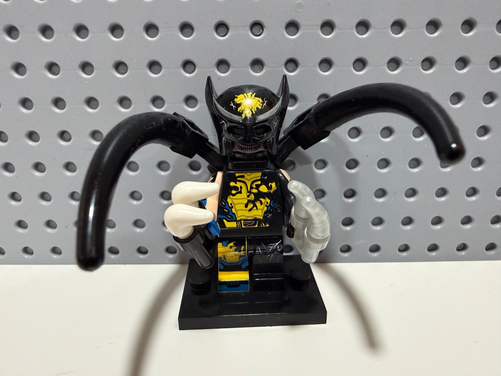 LEGO Marvel Venom Wolverine Custom MInifgure New
