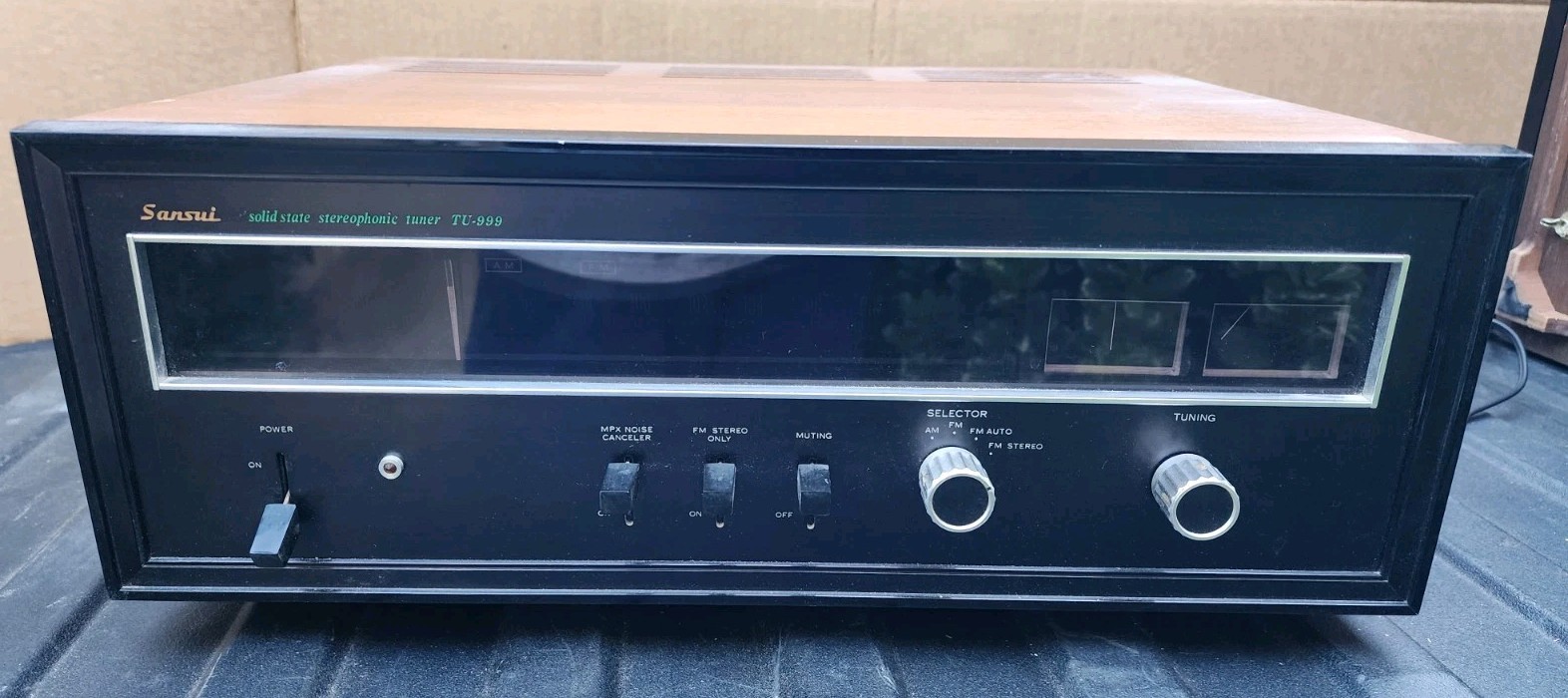 Sansui TU-999 Solid State Stereophonic Tuner With Original Wood Case & Manual