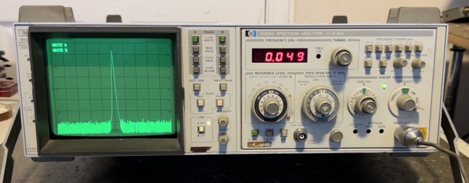 HP Microwave Spectrum Analyzer 10 MHz to 21 GHz 8559A 853A
