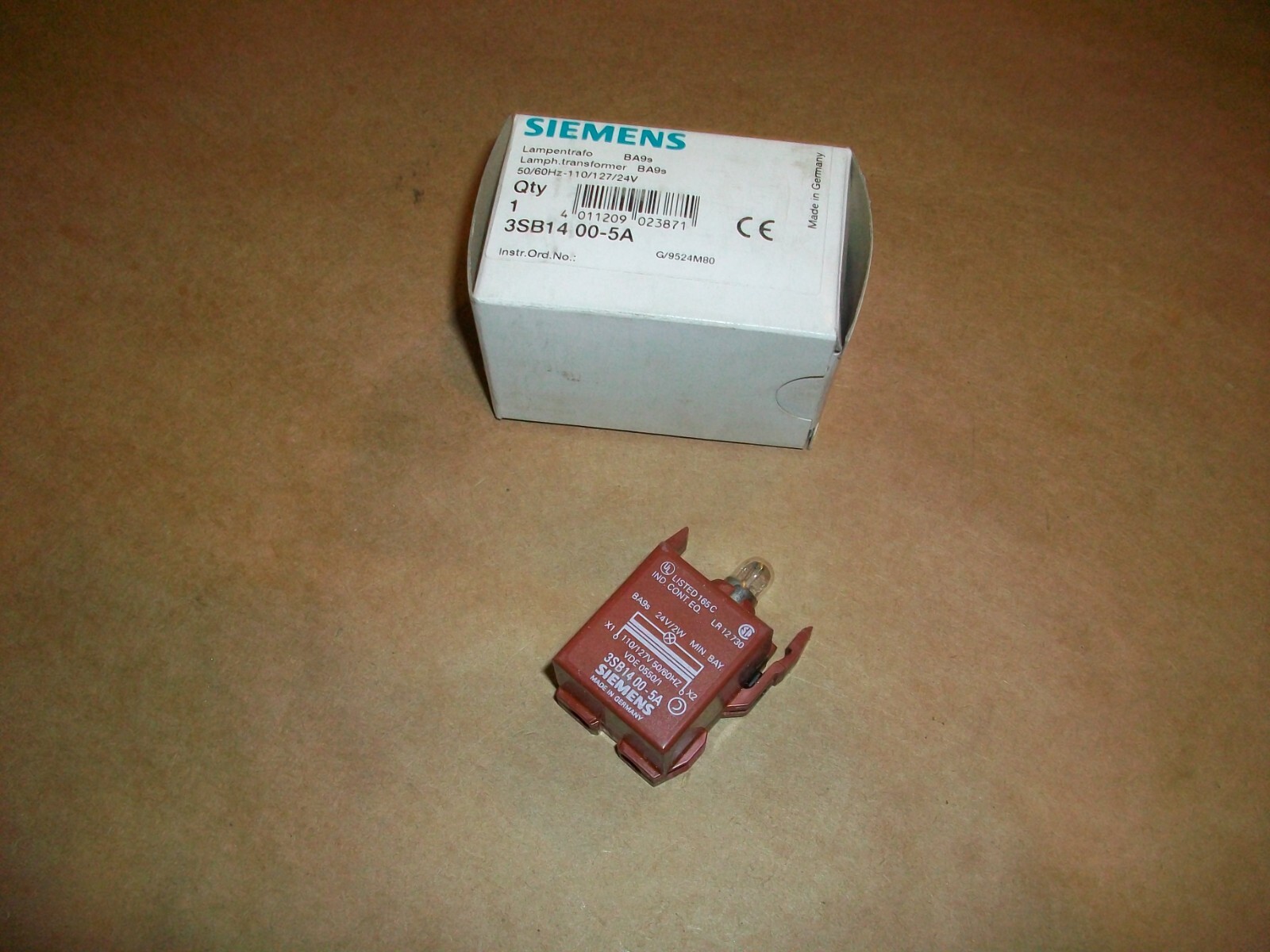Siemens Pushbutton Lamp 3SB14 00-5A   110/24v   NEW IN BOX