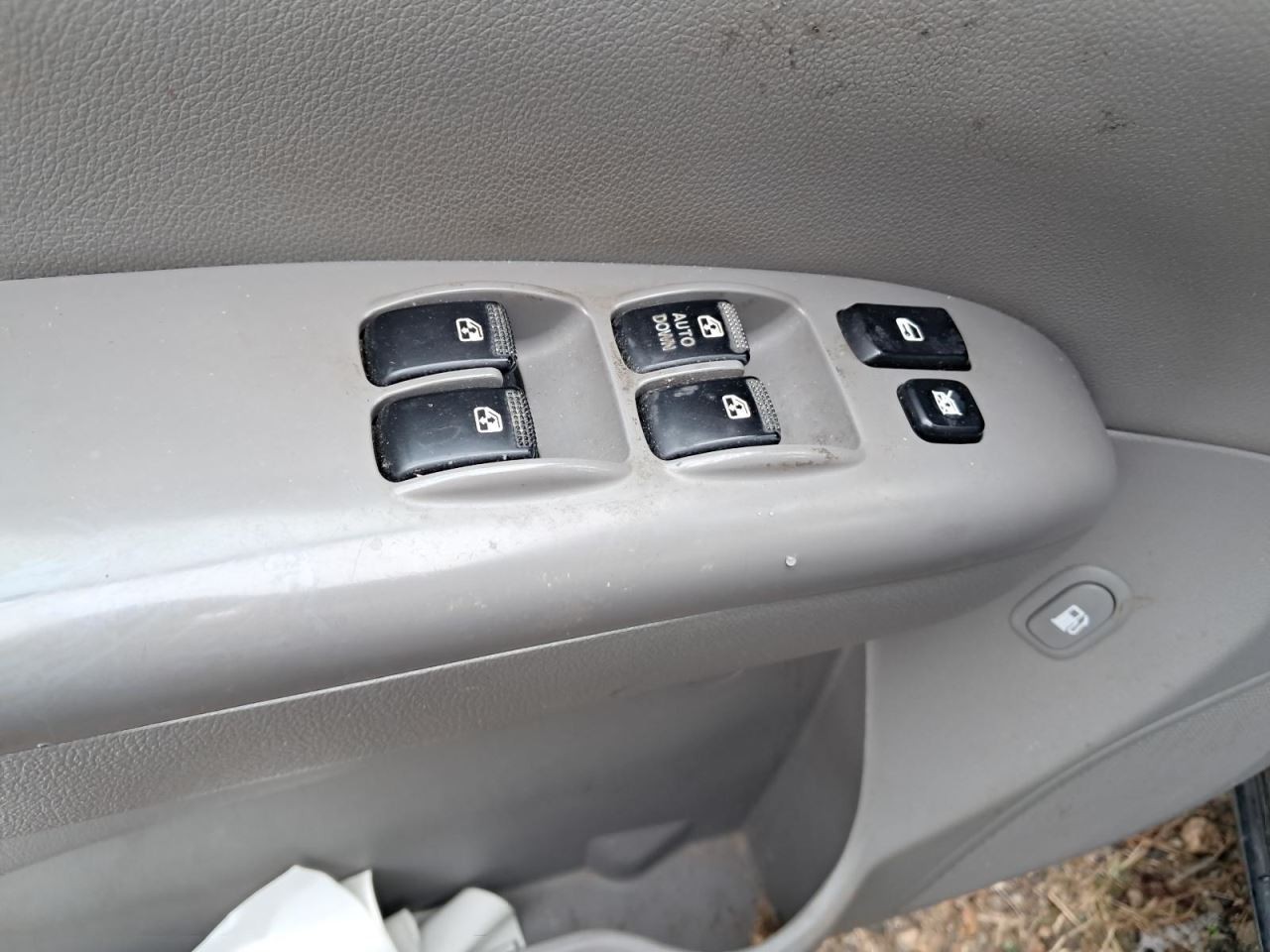 SEDONA 2012 Glove Box 4953442
