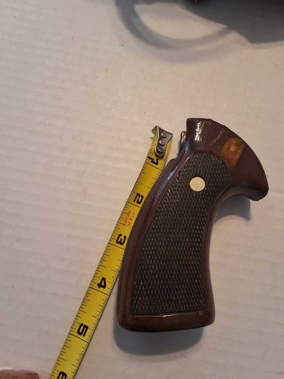 DAN WESSON GRIPS WOOD BROWN CHECKERED