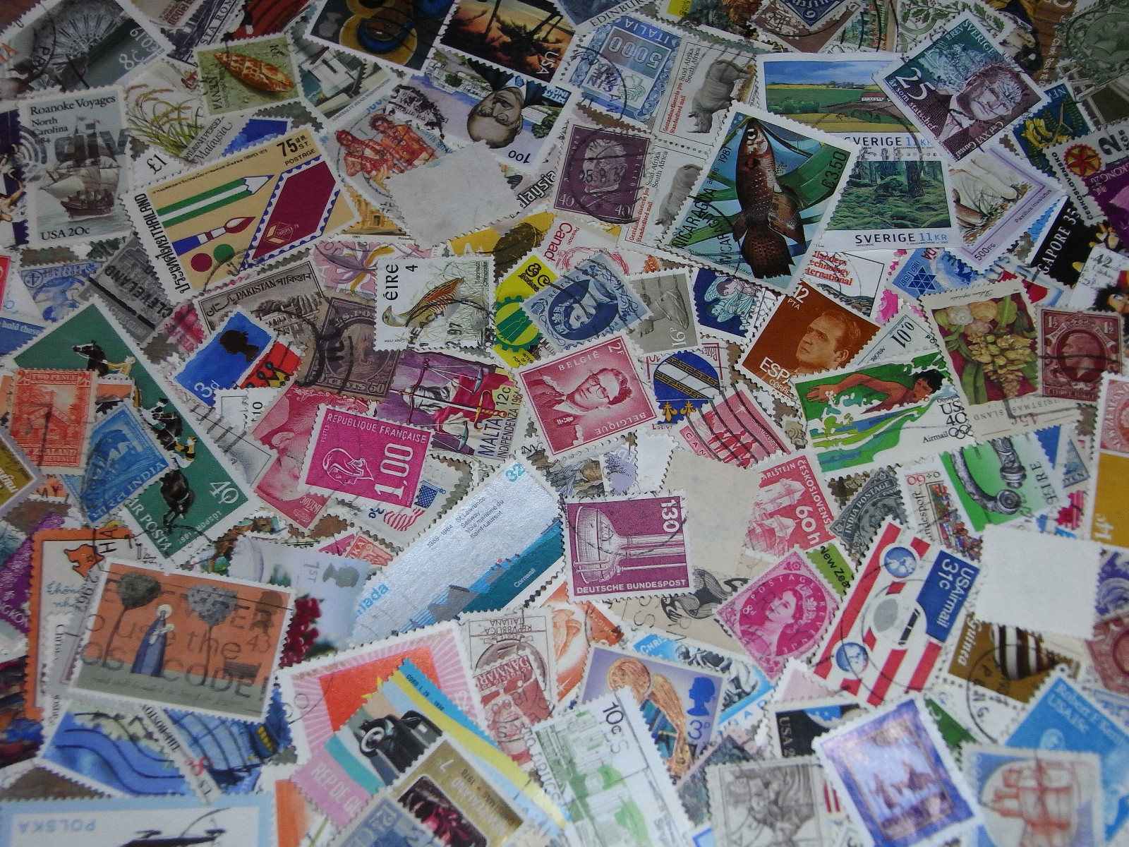BULK LOT WORLD STAMPS,,,200+ F/U  GOOD MIX CHRISTMAS SPECIAL!!,NEW STOCK