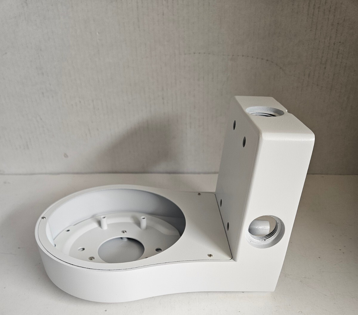 Illustra IPSMDWALL3 Mini-Dome Wall Mount NEW