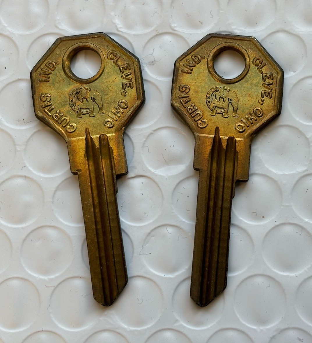 Curtis Key Blank Y-21   Cleveland Ohio Bulldog Logo         Brass