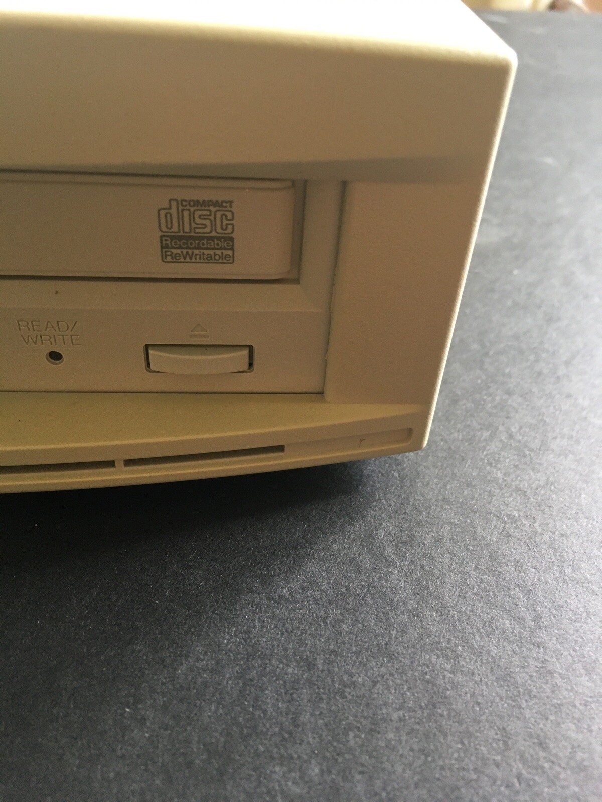 Compaq CD-RW APS TECHNOLOGIES 2255-016P (4X4X16 ) SCSI 50 Pin Centronics.