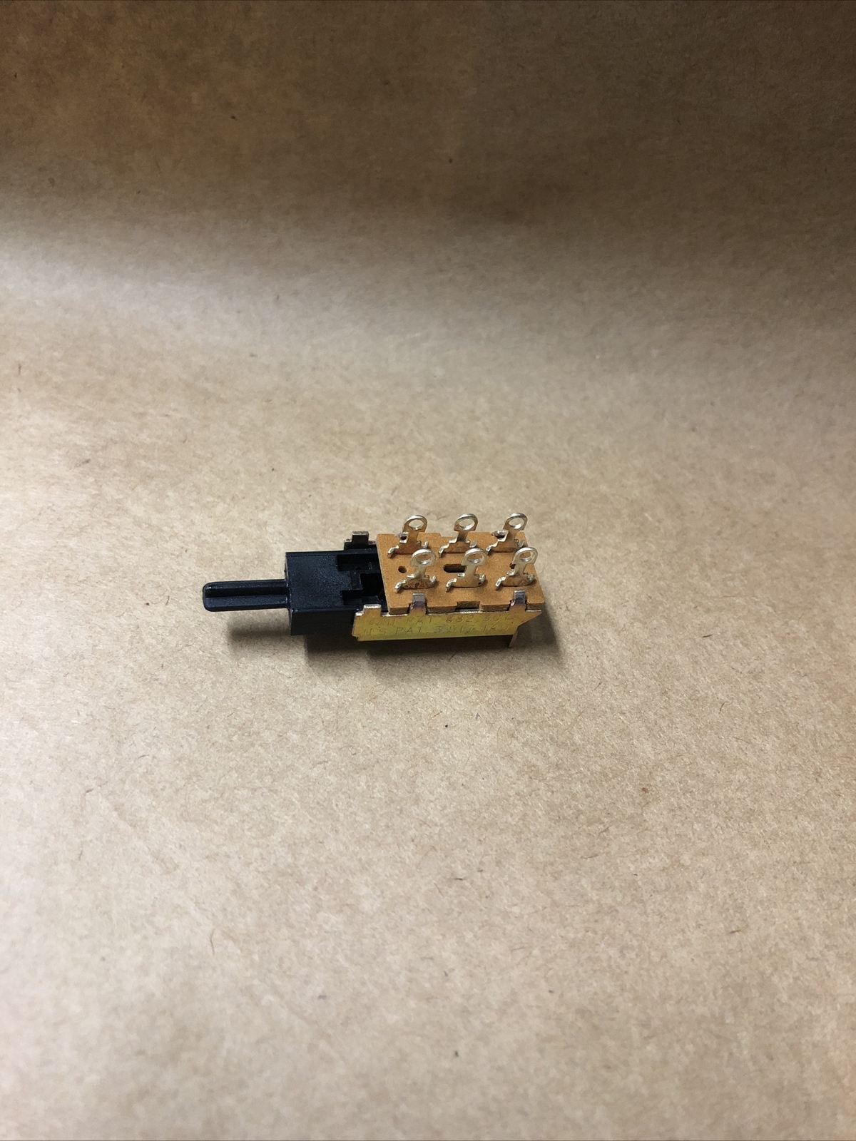 SWITCHCRAFT PART# 81061A10A