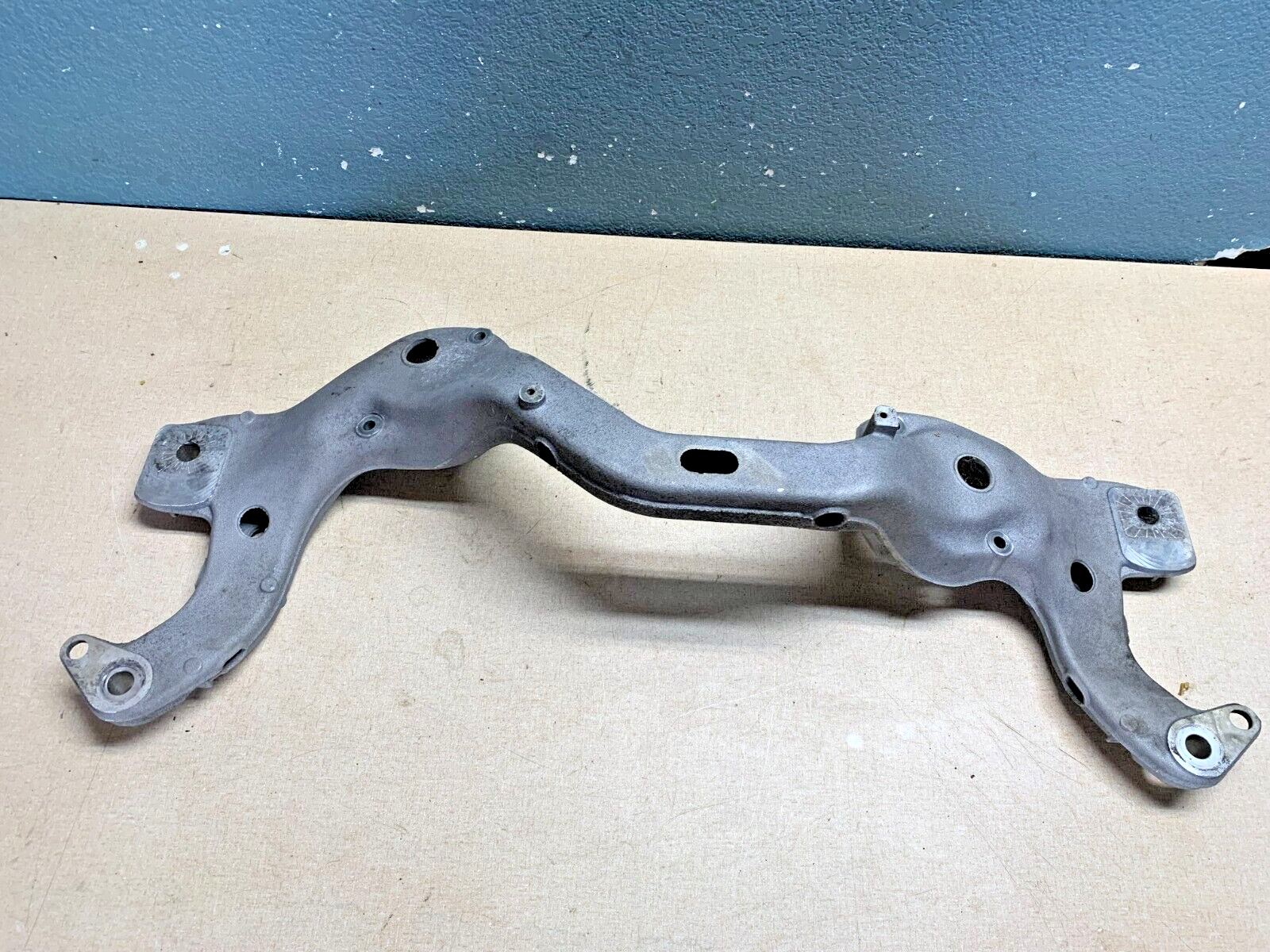 07 08 09 10 PORSCHE CAYENNE ENGINE CRADLE MOUNT CROSSMEMBER