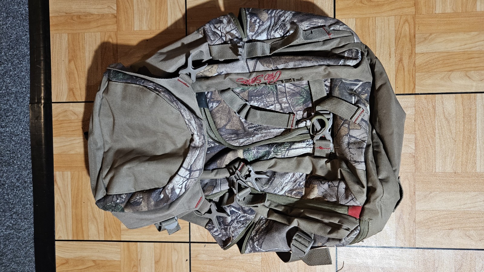 Hunting backpack with dry bag closure and hydration compartment