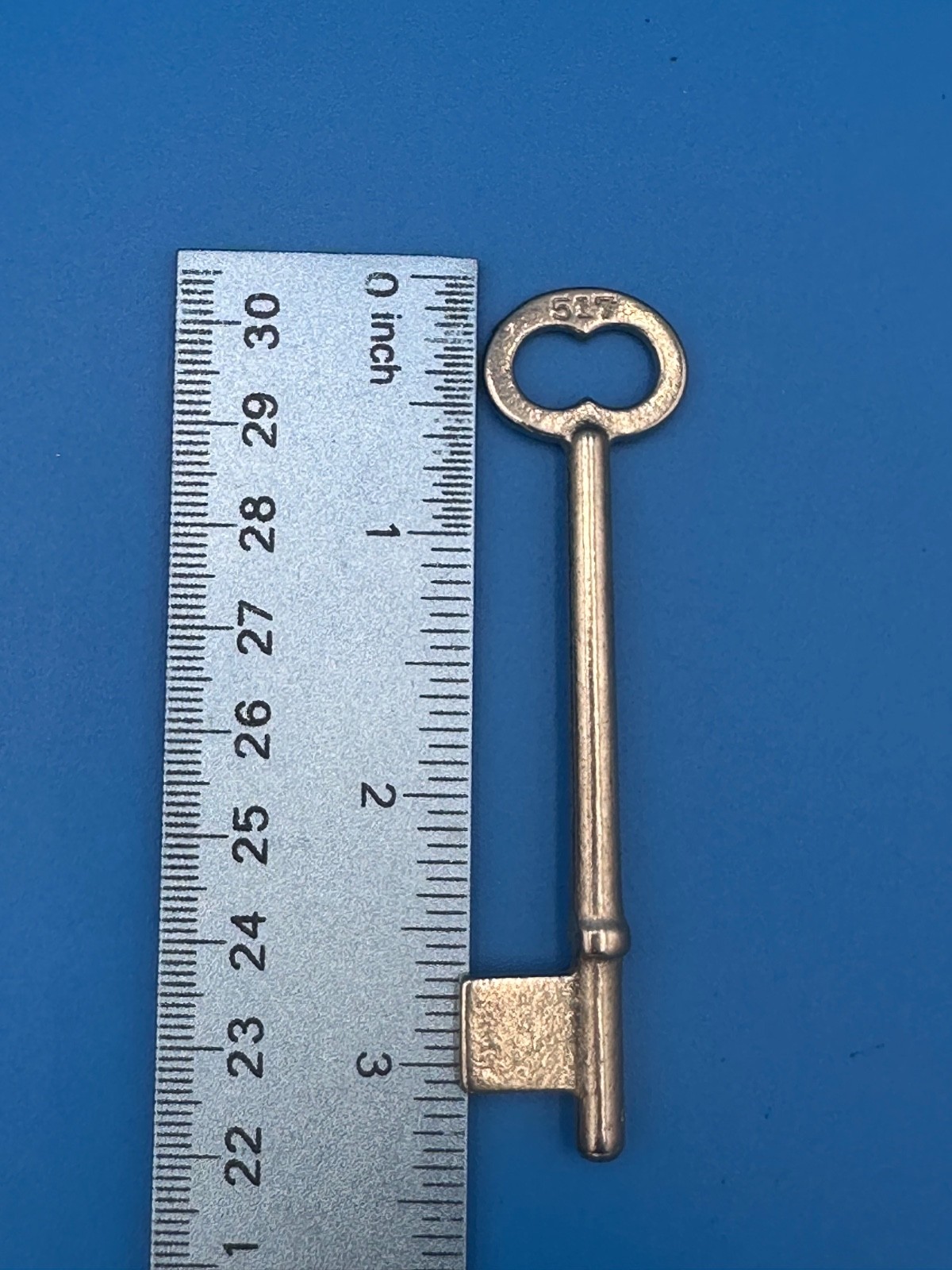 VINTAGE TAYLOR LOCK CO  517 UNCUT SOLID  BARREL SKELETON KEY NICKEL PLATED