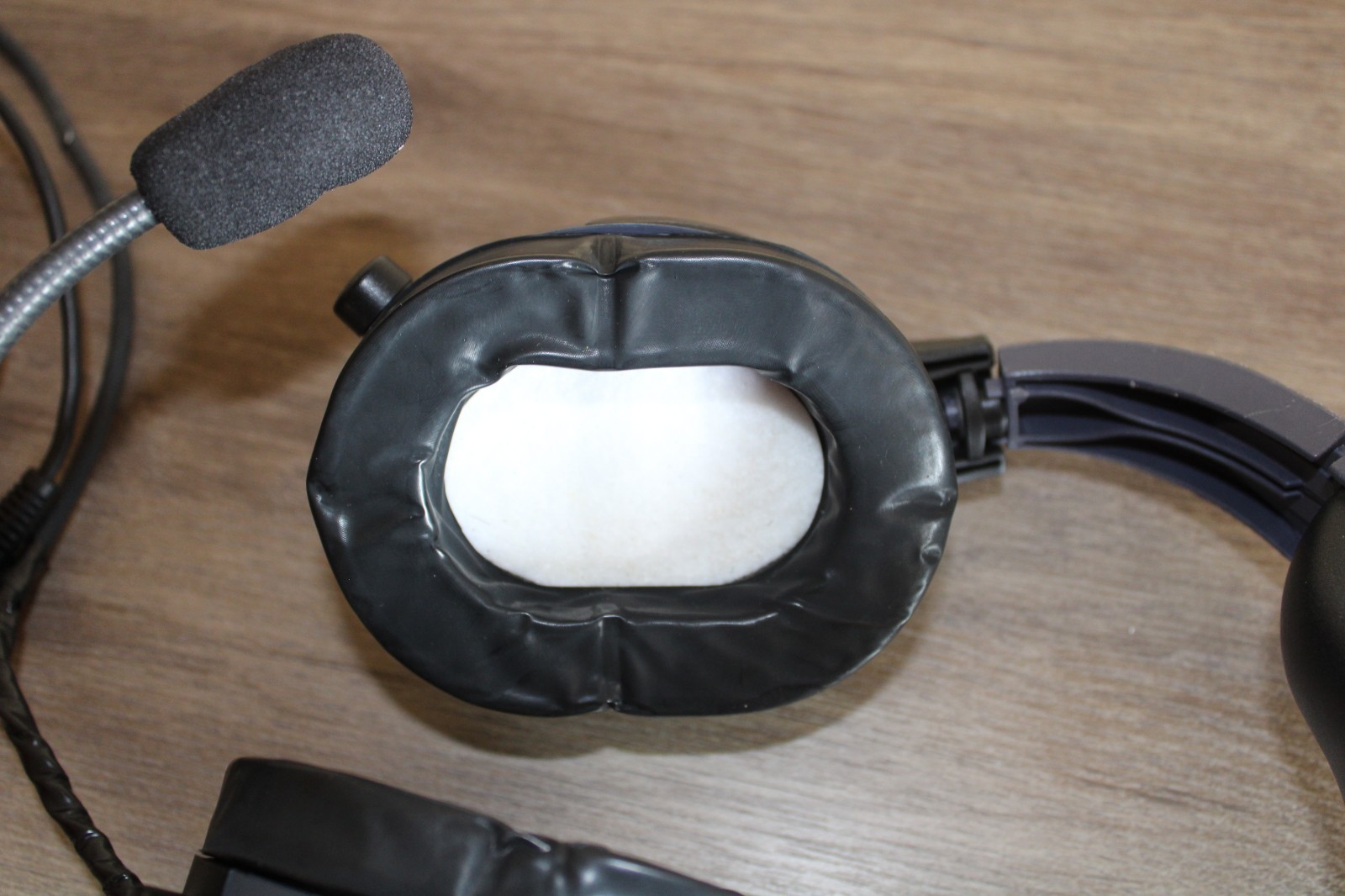 Flightcom Denali Aviation Headset and Microphone in Carry Case