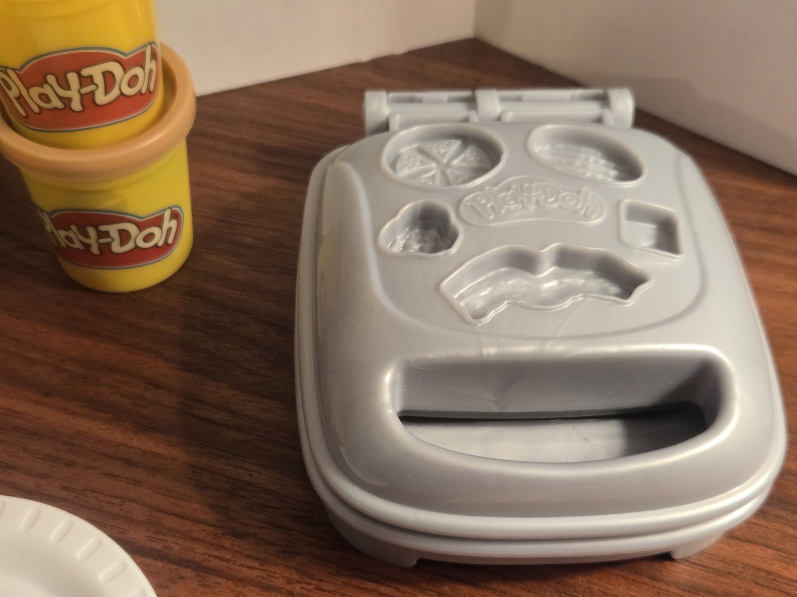 Cheesy Sandwich PlaySet Kitchen Creations by Play-Doh Sandwich maker