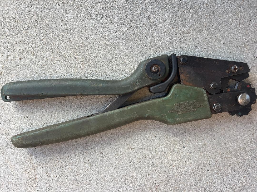 Thomas & Betts Color-Keyed T8B ISO9001 Green Comfort Grip Crimping Tool