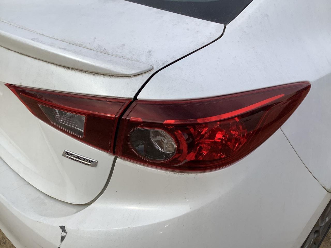 3 2018 Glove Box 4916502