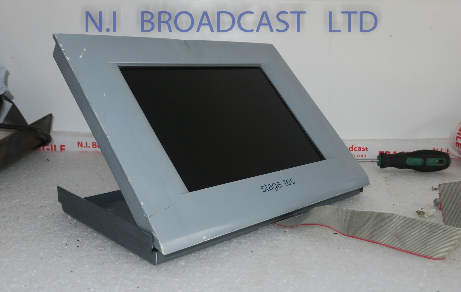 1x  Stagetec Cantus LCD sccreen small crack on 1 corner plastic