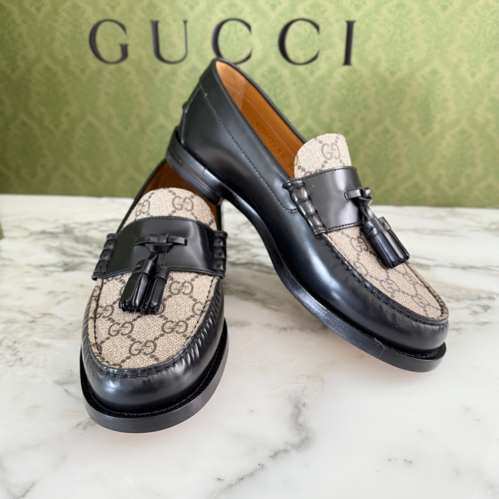 NWT Gucci 673817 Mens GG Logo Leather Loafers Shoes Black/Beige Gucci 5.5, 6