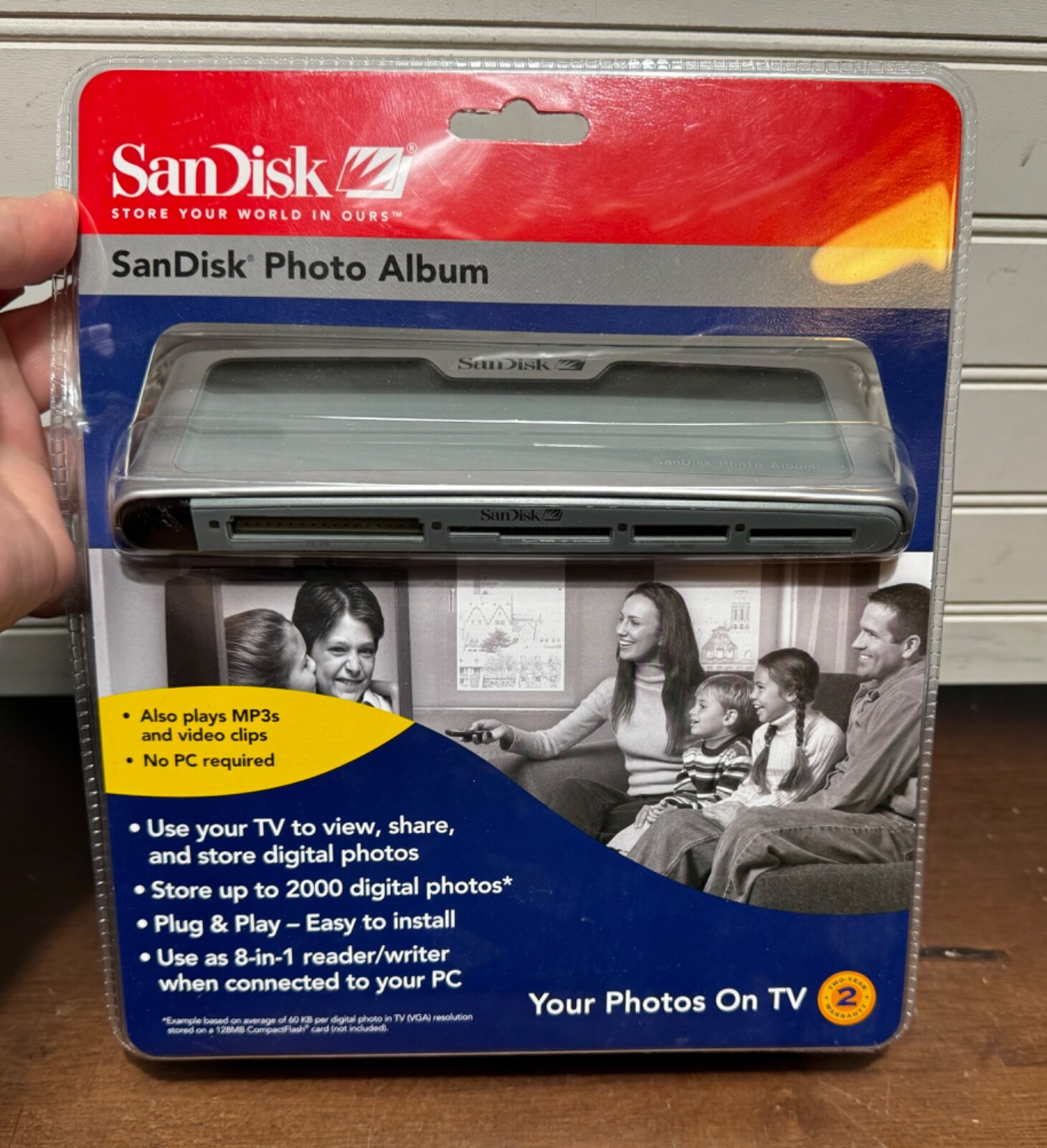 SANDISK Shoot & Store Digital Photo Album/Card Reader SDV2-A (View Photos on TV)