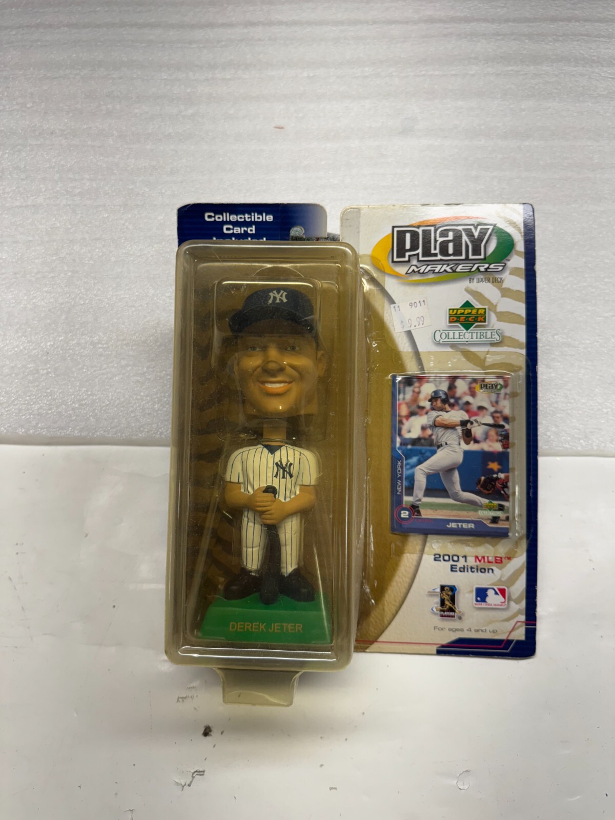 2001 MLB Edition N.Y. Upper Deck Play Makers Derek Jeter Bobblehead and Card