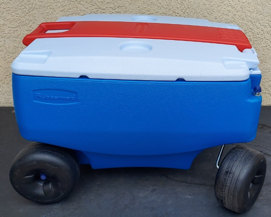 Rubbermaid Rolling Beach Tailgate Cooler Wagon Red White and Blue 4-Wheel 1860