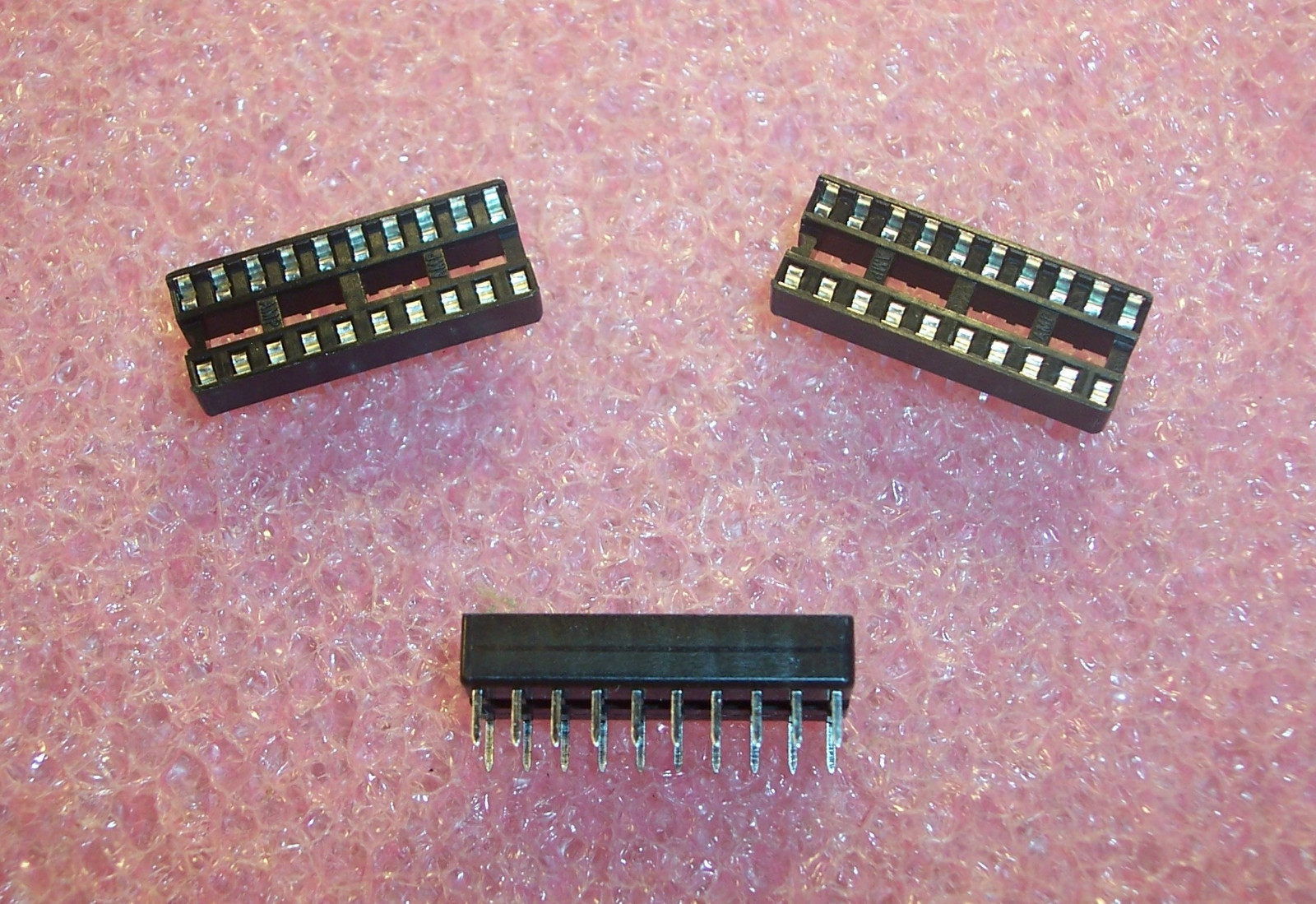 QTY (42)  20 PIN DIP DUAL WIPE IC DIP SOCKETS .300 MIL SKINNY 2-641602-1 AMP NOS