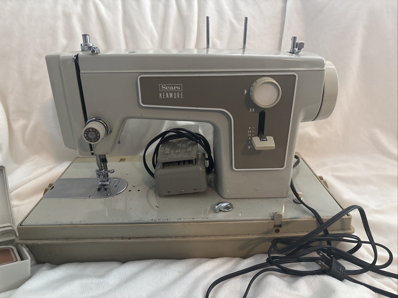 Vintage Sears Kenmore Sewing Machine Model 5186Japan w Case Portable Foot Pedal