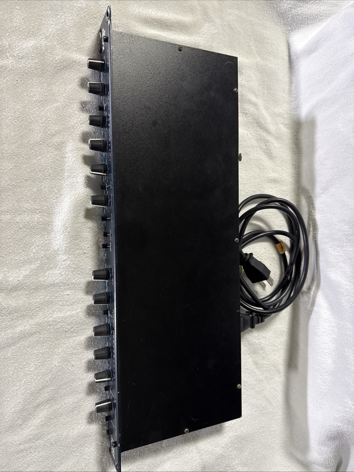 DBX 166 Over Easy Compressor with Gate and Peakstop Gain Reduction Rack Mount