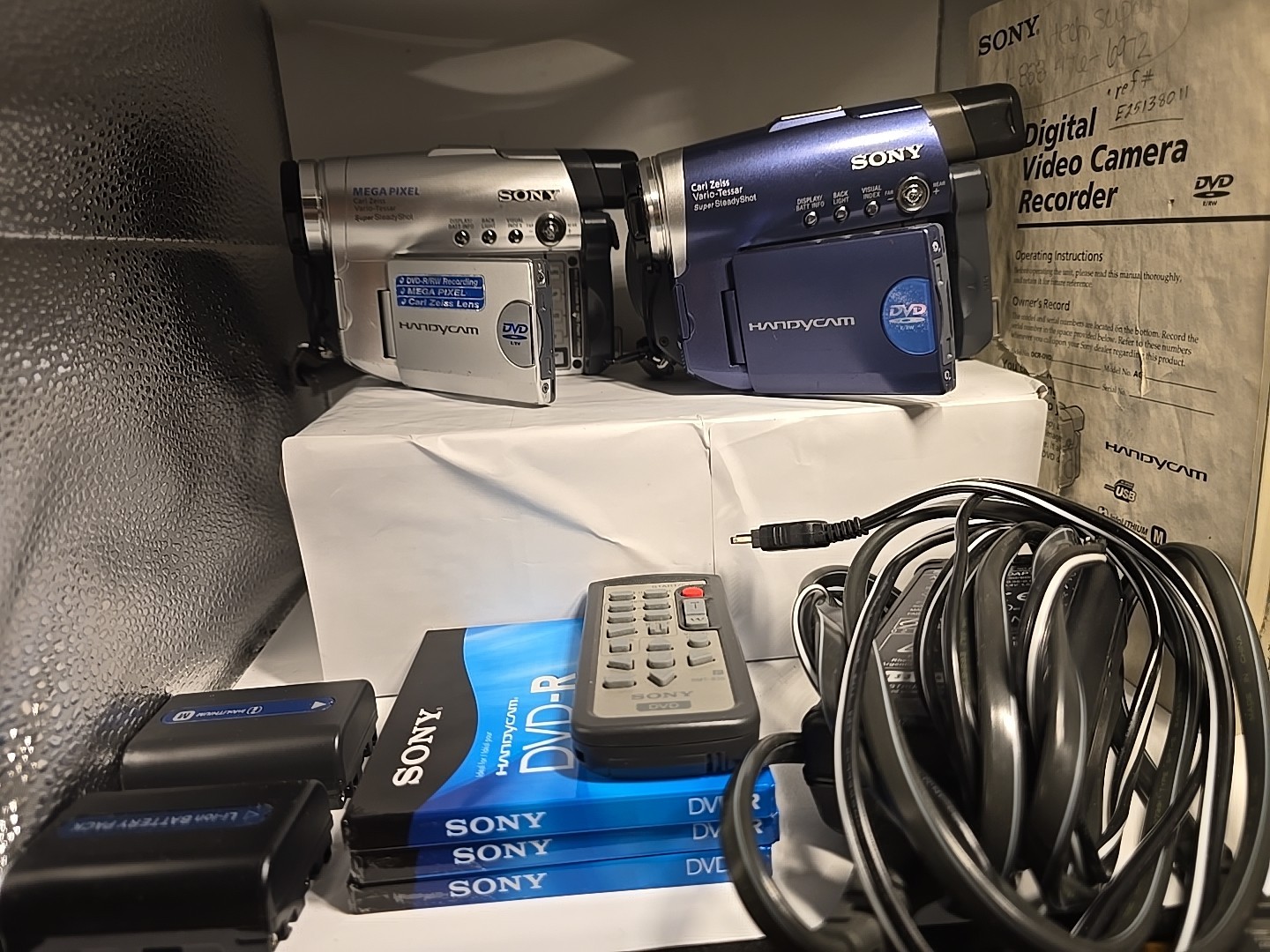 Lot of 2 Sony Camcorders: DCR-DVD101+DCR-DVD201 READ DESCRIPTION