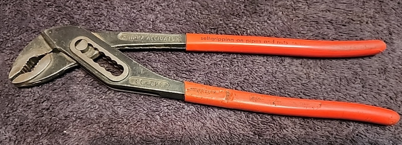 Knipex Alligator 88-250 Made in Germany Vanadin Super Red Handle.