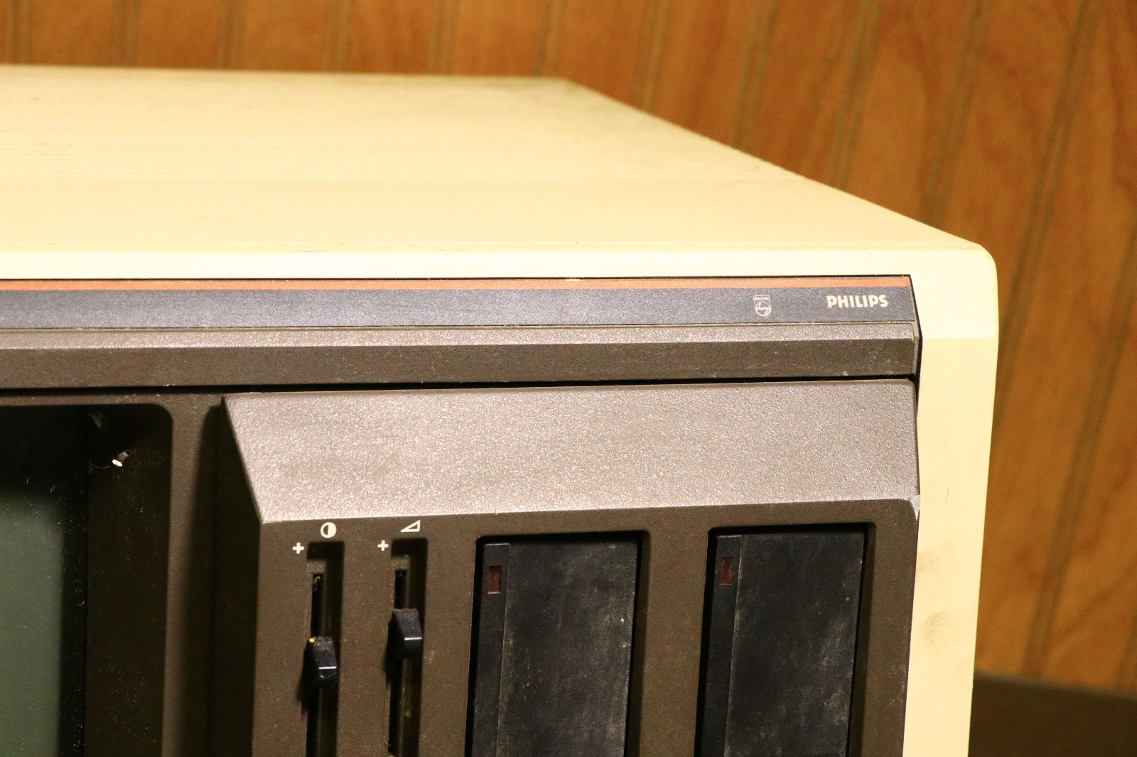 Philips 3000 Computer System Type M3004 VDU Dual Drives as-is Powers On