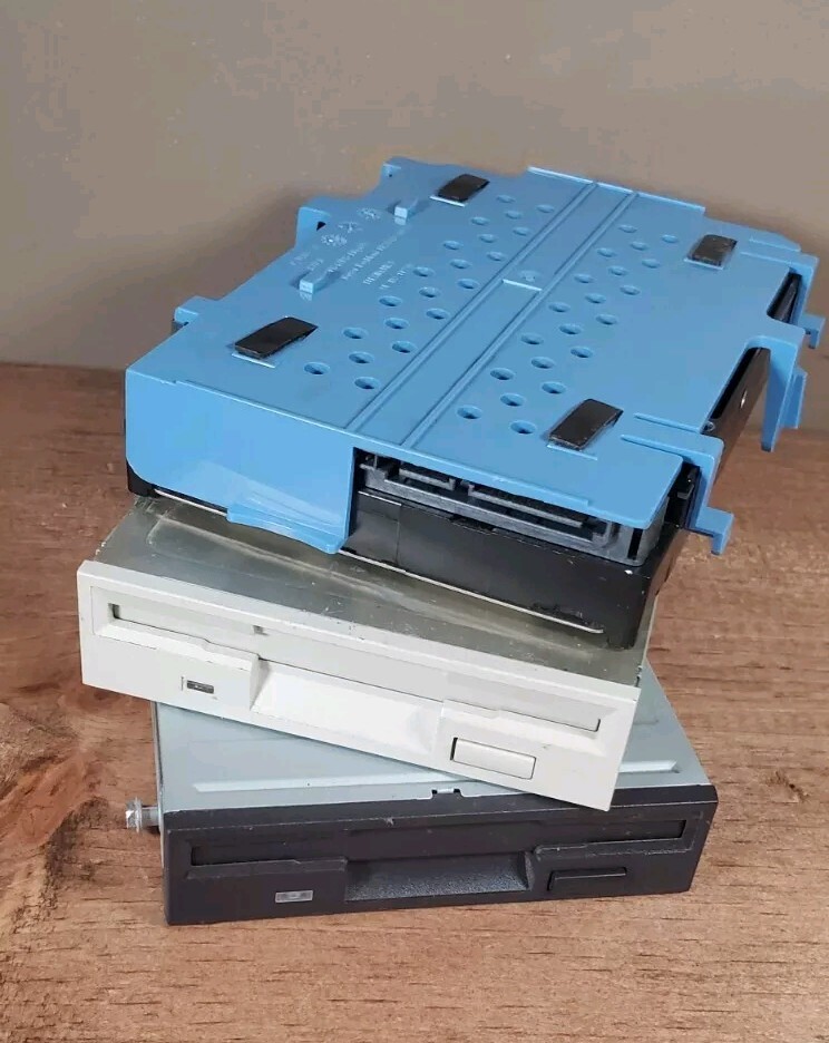 Floppy Hard Drives Seagate Barracuda 7200.9 Sony MPF 920 Newtronics D359T5 PARTS