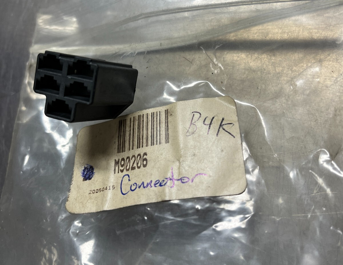 M90206   GENUINE  OEM  John Deere  Electrical CONNECTOR   QTY of 2 Connectors