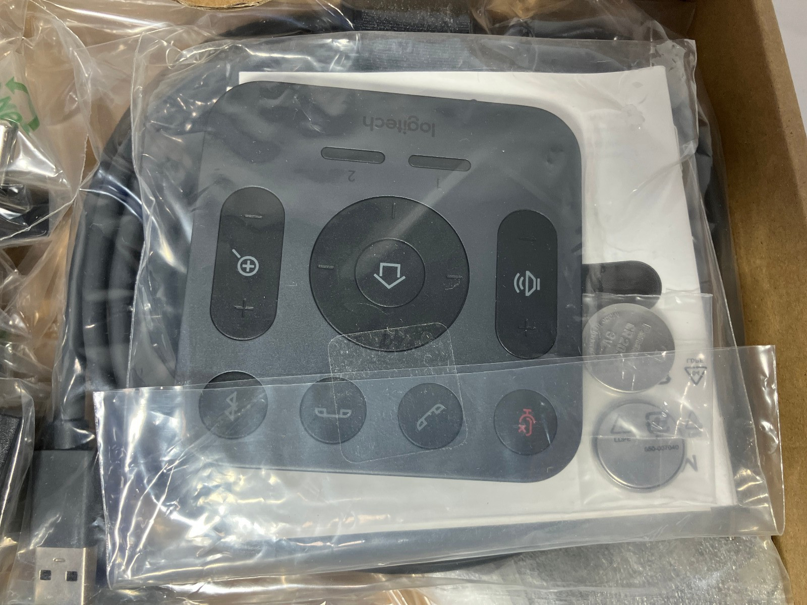 Logitech Meetup Remote Control 993-001389 Accessory Kit, Remote, Cable +More NEW