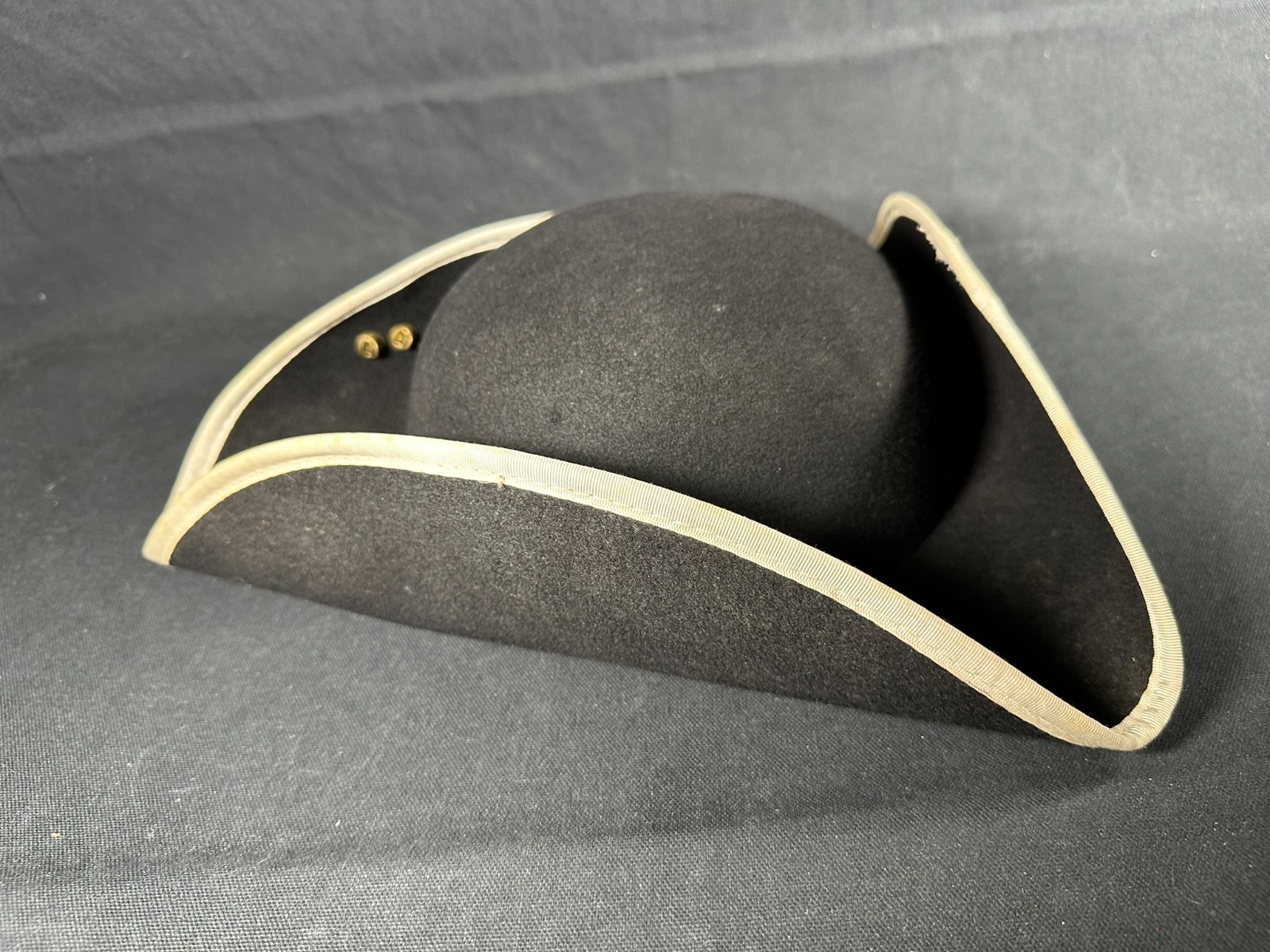 Colonial Type Revolution War Hat size 7 1/4 with insignia