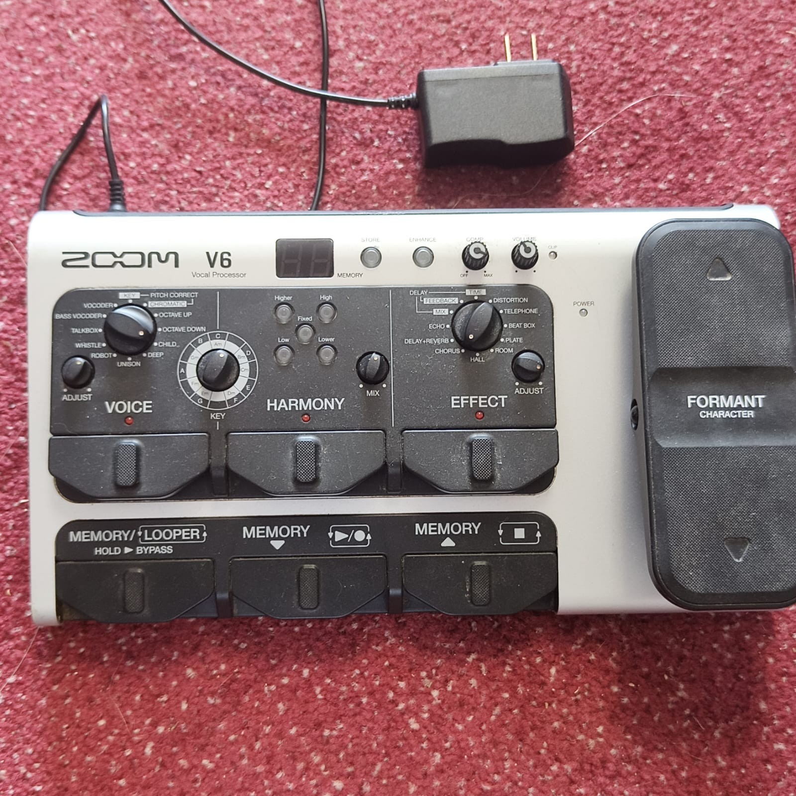 Zoom V6-SP Multi-Effects Vocal Processor Pedal Bundle, preowned US Seller