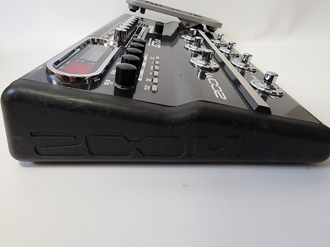 ZOOM G7.1ut Guitar Effects Console Processor With Adapter
