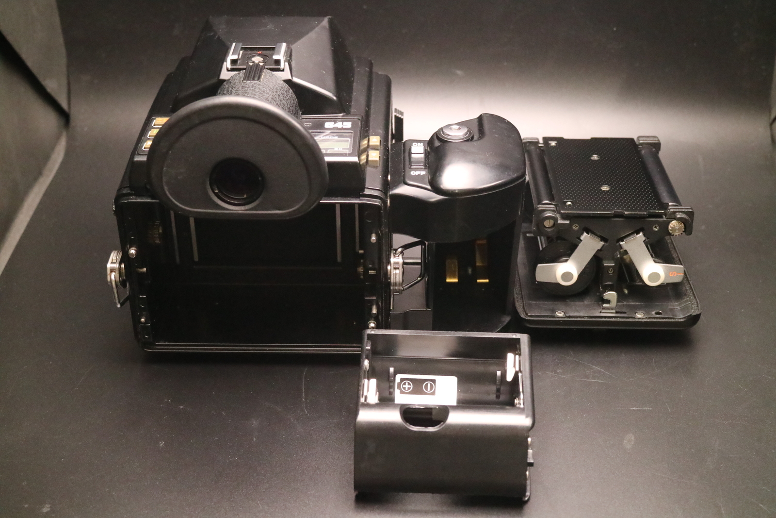 [Near MINT] Pentax 645 Medium Format Camera Body w/120 Film Back From JAPAN
