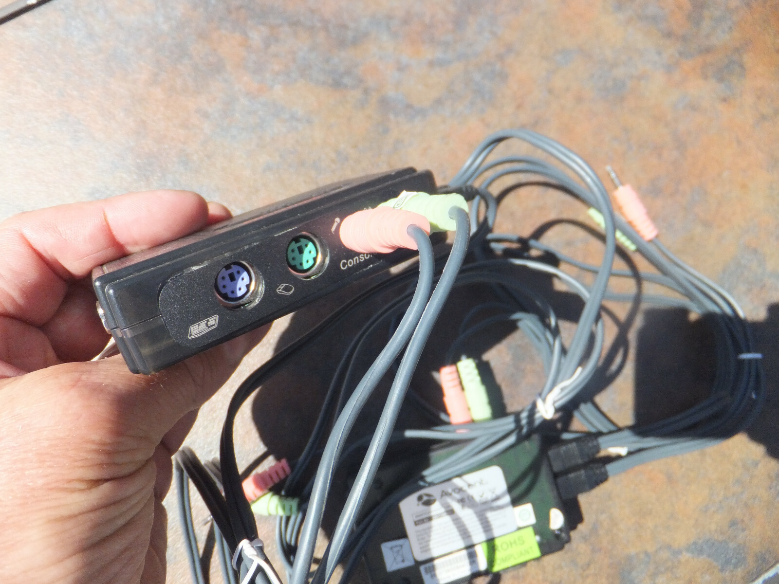 2 Avocent Switchview 100 Two Port, 2SV11BND1 With Cables